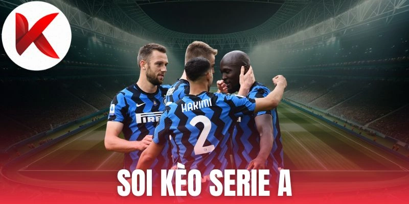 Soi kèo Serie A dựa theo thông tin của đội tuyển được chuyên trang bóng đá Kqbd cung cấp. Bạn là người tham gia đánh kèo? Phương pháp này hữu ích bởi giúp anh em có cái nhìn tổng quát, biết dự đoán kết quả với tỷ lệ trùng khớp cao hơn. Vậy soi kèo Serie A là gì? Soi kèo Serie A là chủ đề được rất nhiều fan hâm mộ bóng đá bàn tán sôi nổi. Thực tế đây là giải đấu lớn đến từ Ý, chú trọng vào lối chơi bóng đầy chiến thuật. Khác hẳn so với Ngoại Hạng Anh hay Bundesliga, Serie A đề cao lối đá chặt chẽ, kiểm soát thế trận tốt. Vậy nên áp dụng soi kèo đòi hỏi người chơi cần có cái nhìn tổng thể về diễn biến, phân tích thêm các yếu tố thay vì bạn chỉ dựa theo tên tuổi, độ nổi tiếng và vận may.  Một lần soi kèo Serie A đúng không chỉ hỗ trợ mọi người có góc nhìn của màn so tài trước. Mà còn giúp đánh giá xác sao hơn với kèo mà nhà cái đưa ra. Đặc điểm cần chú trọng khi soi kèo tại Serie A Thực tế soi kèo giải Serie A không khó nếu người tham gia đủ tập trung khi thực hiện. Chúng tôi liệt kê thêm vài đặc điểm bạn phải chú trọng để quá trình diễn ra suôn mượt hơn: Các dạng tỷ lệ kèo thường gặp khi bạn tiến hành soi kèo Soi kèo Serie A áp dụng nhìn hình thức cược bóng đá khác nhau. Chúng tôi liệt kê những thể loại chính để người mới nắm bắt rõ hơn: Châu Á Kèo Châu Á hay còn gọi là cược chấp hay xuất hiện để bạn soi kèo Serie A do phản ánh chính xác tương quan lực lượng 2 đội bóng. Châu Âu Là kèo 1x2 xuất hiện khi 2 đội bóng có sự cân bằng với nhau rất lớn. Không áp dụng Odds nên dễ chơi, phù hợp với các bạn mới. Tài xỉu Kèo Over/Under tại Serie A thường mang nhiều màu sắc riêng. Do các tuyển tham gia với phong độ chặt chẽ, nhiều trận kết thúc với tỷ số thấp thế nên việc phân tích cần dựa theo lối chơi, mục tiêu thi đấu, bối cảnh trận. Soi kèo Serie A áp dụng nhìn hình thức cược bóng đá khác nhau. Chúng tôi liệt kê những thể loại chính để người mới nắm bắt rõ hơn: Châu Á Kèo Châu Á hay còn gọi là cược chấp hay xuất hiện để bạn soi kèo Serie A do phản ánh chính xác tương quan lực lượng 2 đội bóng. Châu Âu Là kèo 1x2 xuất hiện khi 2 đội bóng có sự cân bằng với nhau rất lớn. Không áp dụng Odds nên dễ chơi, phù hợp với các bạn mới. Tài xỉu Kèo Over/Under tại Serie A thường mang nhiều màu sắc riêng. Do các tuyển tham gia với phong độ chặt chẽ, nhiều trận kết thúc với tỷ số thấp thế nên việc phân tích cần dựa theo lối chơi, mục tiêu thi đấu, bối cảnh trận. Lối chơi cùng với tính kỷ luật Một yếu tố quan trọng khi bạn soi kèo Serie A chính là lối chơi bóng đậm chiến thuật. Những tuyển nước Ý thường ưu tiên hơn tại hàng phòng ngự, kiểm soát tốt không gian và hạn chế tối đa sai lầm. Vậy nên fan hâm mộ và giới chuyên môn đánh giá các trận cầu tại giải luôn có nhịp độ vừa phải, ít bàn thắng và kết quả hay định đoạt bằng các cá nhân tỏa sáng. Với đặc điểm anh, nếu soi kèo anh chú ý vào lối nhập cuộc của 2 đội bóng. Bên cạnh đó không thể thiếu khả năng giữ cự ly đội hình và phong cách thi đấu tại sân nhà. Thực tế các đội nhỏ tham chiến hay “khó chịu”, thường tạo nên bất ngờ với Ông lớn. Phong độ ổn định, khá ít biến động So với nhiều giải, soi kèo Serie A thường hiếm khi xảy đến biến động lớn. Đội bóng có mặt thường duy trì phong độ ổn định trong từng giai đoạn khi giải đấu đang diễn ra. Điều này mang đến lợi thế lớn khi bạn soi kèo sẽ dựa vào chuỗi phong độ, lịch thi đấu và mật độ tham chiến để đánh giá chiến xác hơn. Đặc biệt hơn với các tuyển ở nhóm đầu thường biết cách giành điểm trước đối thủ yếu thế hơn. Đổi lại đội ở cuối bảng tham gia với xu hướng đá chặt chẽ, ưu tiên vào hàng phòng ngự nhằm tìm kiếm các điểm số quý giá. Hướng dẫn cách soi kèo tại Serie A hiệu quả Soi kèo giải Serie A có nhiều cách thực hiện khác nhau nếu như anh em chọn đúng thì đảm bảo thành công. Ở dưới đây mách bạn vài phương pháp từ chuyên gia nhé: Soi kèo Serie A dựa theo phong độ cùng động lực tham chiến Soi kèo Serie A theo phong độ và động lực Để bắt đầu soi kèo Serie A, phong độ chính là yếu tố cần quan tâm vì trở thành nền tảng để anh em nhìn nhận bối cảnh cụ thể. Bạn không chỉ xem thắng thua, mà phải đánh giá làm sao kết quả ấy lại xuất hiện. Serie A thường bước vào thời điểm mà một số đội tuyển đã an toàn với vị trí, phần còn lại cần thi đấu vì vé Châu Âu hoặc trụ vững hạng. Bên cạnh đó động lực thi đấu cũng không kém phần quan trọng. Soi kèo trở nên hiệu quả hơn nếu khách hàng hiểu rõ đội nào cần điểm số, tuyển nào có thể chấp nhận được kết quả hoà hoặc đá giữ sức ở vòng kế tiếp. Phân tích lối chơi, kịch bản Serie A là giải cầu nổi tiếng bởi tính chiến thuật rất cao. Vậy nên việc hình ra kịch bản trước khi màn so tài bắt đầu là yếu tố cần thiết khi soi kèo Serie A. Một vài đội thường nhập cuộc rất chậm, ưu tiên sự chắc chắn nhiều hơn trong hiệp 1. Đổi lại số khác lại dâng cao đội hình nếu đối diện với đối thủ yếu hơn. Việc phân tích lối chơi còn giúp bạn đánh giá tốt hơn nhịp độ trận cầu, khả năng giành chiến thắng cùng rủi ro. Thực tế soi cầu không phải chọn đội nào mạnh hơn mà đánh giá tổng quát về cả trận đấu đang theo thế như nào, chặt chẽ hoặc cởi mở, đưa ra nhận định chuẩn xác. Soi kèo Serie A thực chất không phù hợp với anh em nào thích mạo hiểm, muốn chiến thắng nhanh chóng. Ngược lại đây là sân chơi lý tưởng để bạn khai thác về đội bóng một cách chậm rãi, khéo léo và đầy chiến thuật. Trang chủ KQBD cập nhật thông tin bóng đá sớm, chính xác nhất trong ngày để anh em tiện theo dõi.